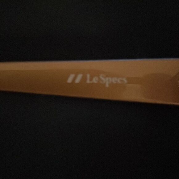 Le Specs synthcat Women’s sunglasses new without tags gold